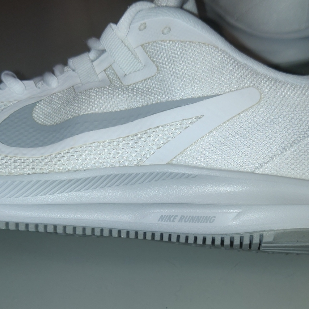 Nike White Woman's Running Shoes - Picture 2 of 11